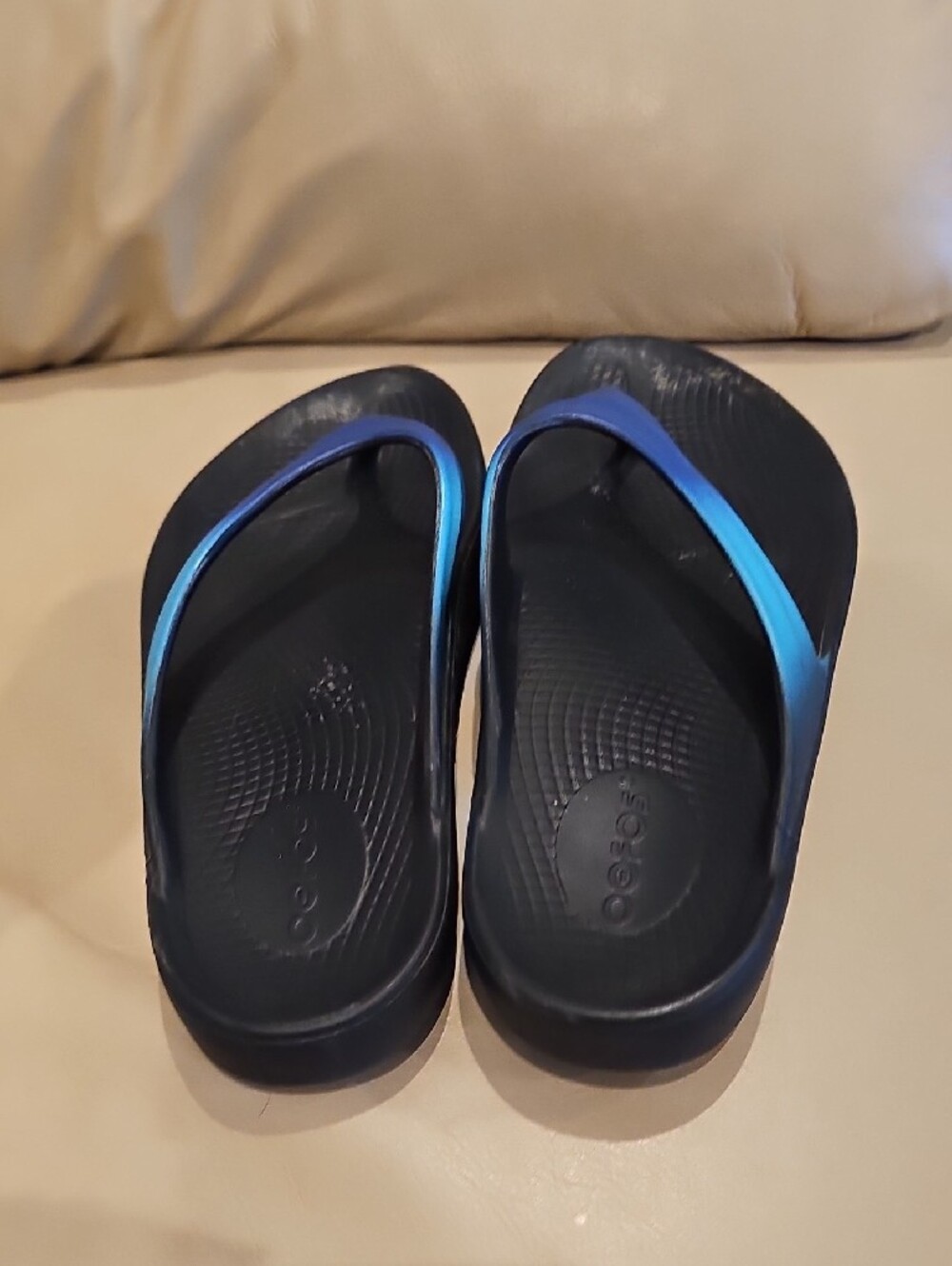 OOFOS Women's Black Flip Flop Sandals with Blue Gradient Straps - Picture 3 of 6